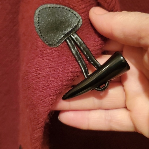 Soft knit cape - Picture 3 of 4